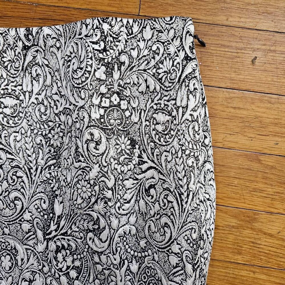 J Jill Petite Size 10 Silver Gold Paisley Pencil Skirt - Picture 2 of 6